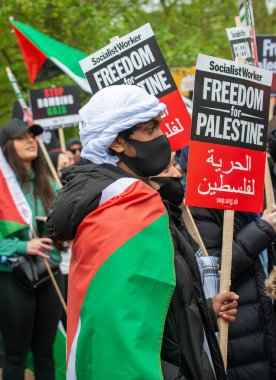 Londra, İngiltere. 15 Mayıs 2021. Filistin yanlısı protestocular, Özgür Filistin için Sheikh Jarrah 'ı Kurtarın mitinginde İsrail' in dokunulmazlıkla hareket etmesine izin vermemek için Birleşik Krallık hükümetini harekete geçmeye çağırıyorlar..