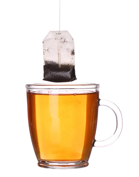 Xícara de chá de vidro com limão e hortelã isolado no backgroun branco — Fotografia de Stock