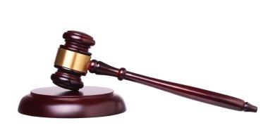 Tahta yargıç tokmak ve ses panosu beyaz arka planda izole edildi.