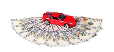 Araba beyaz arka plan üzerinde izole para nakit