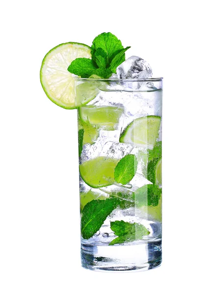 Mojito cocktail i glas isolerade på vit bakgrund — Stockfoto