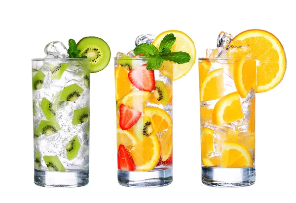 Glas av kall frukt drinkar samling isolerade på vit backgro — Stockfoto
