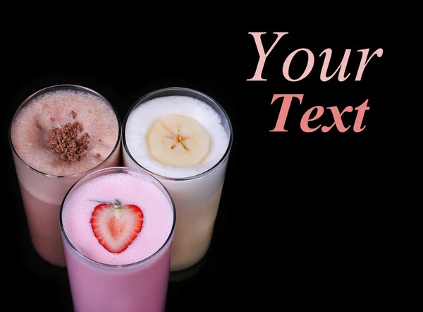 milkshakes çikolata tadında dondurma küme koleksiyon üzerinde izole