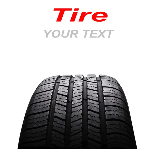 Beyaz arka plan üzerinde izole otomobil siyah lastik geçirilmiş