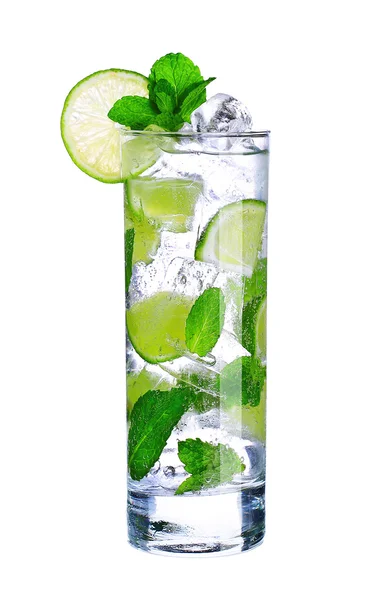 Cocktail Mojito in vetro isolato su fondo bianco — Foto Stock