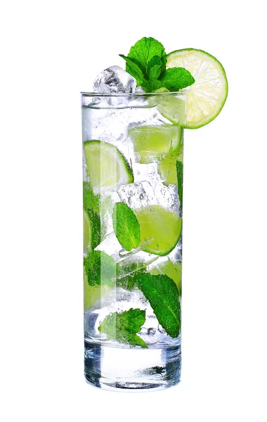 Mojito cocktail i glas isolerade på vit bakgrund — Stockfoto