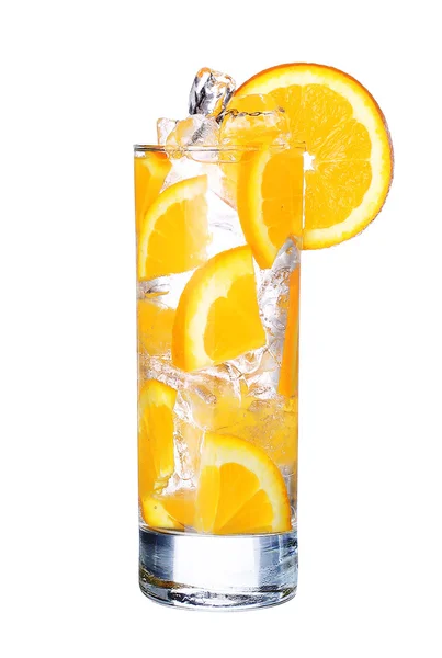 Glas van koude oranje cocktail met ijs geïsoleerd op witte achtergrond — Stockfoto