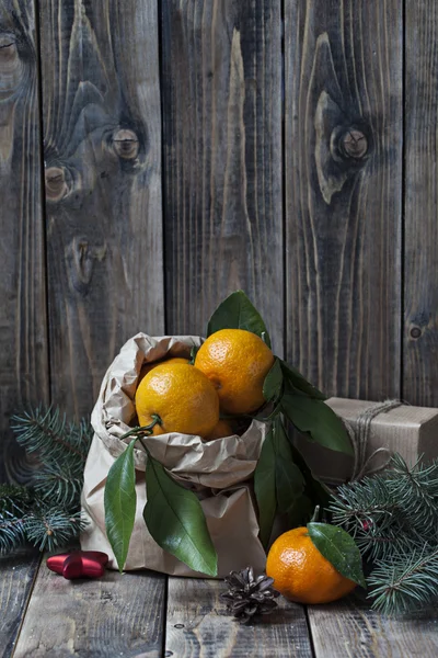 Noel dekorasyonu ve mandalina