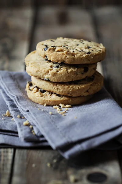 Chocolate chip cookies on wooden background — Stock Photo, Image