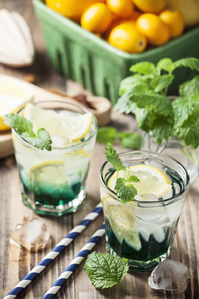 Mint and lemon drink — Stock Photo, Image
