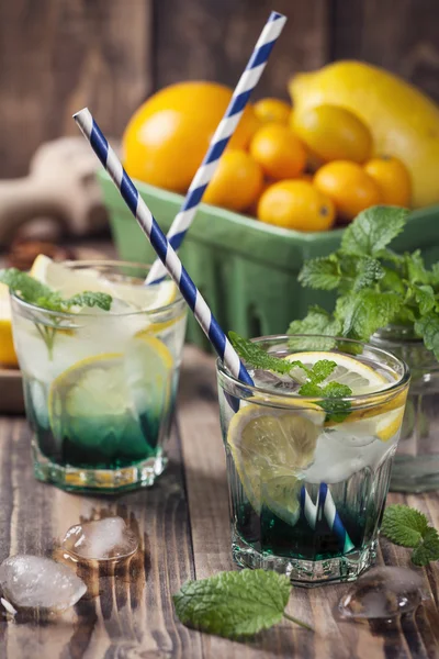 Munt en citroen drankje — Stockfoto