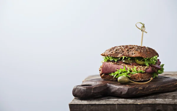 Pastırmalı sandviç