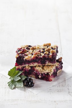 Siyah frenk üzümü pasta