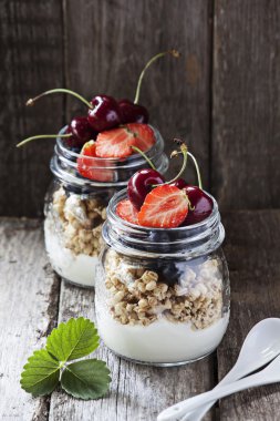 Granola taze meyveler ve meyve