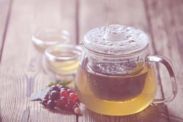 Berry tea on wooden background — Stock Photo, Image