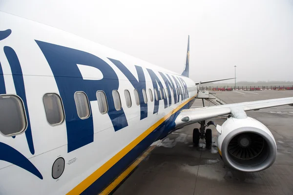 Avião Ryanair Jet no aeroporto de Stansted . — Fotografia de Stock