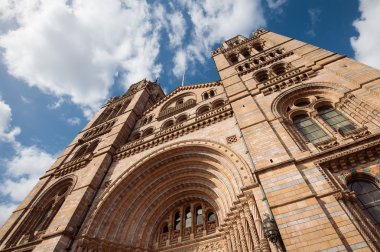 Doğal Tarih Müzesi cephe Londra'da
