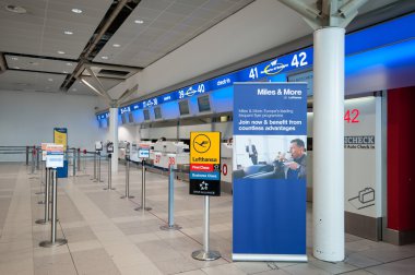 Resepsiyon Bologna Havalimanı'nda iade edin