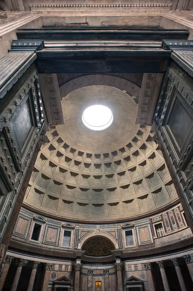 Door and dome of Pantheon in Rome — Stock Photo, Image