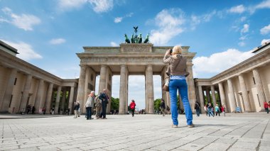 Brandenburg Gate turistler