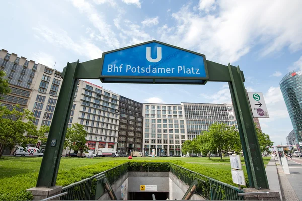 Inngang Potsdamer Platz U-bahn i Berlin – stockfoto