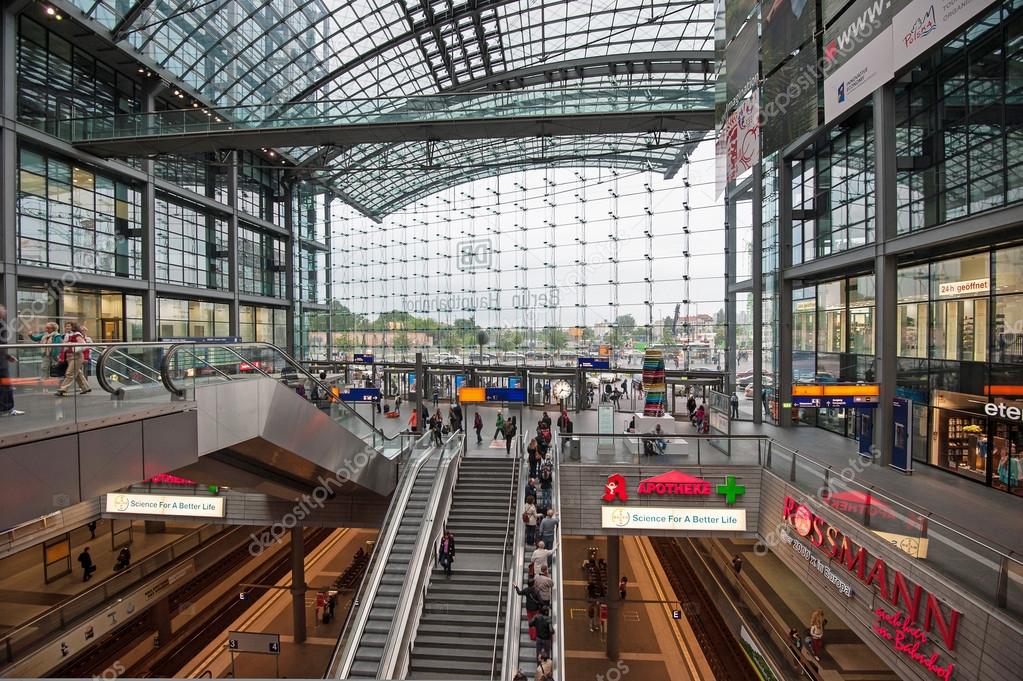People inside Berlin Central train station – Stock Editorial Photo