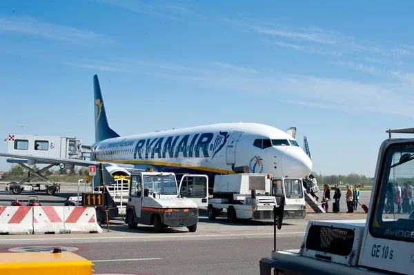 Інтернат на Ryanair реактивний літак — стокове фото