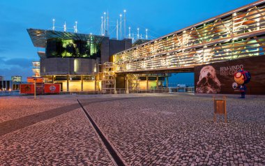 Gün batımında Lisbon Oceanarium