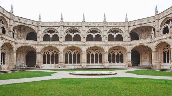 Hieronymiittien luostari (Mosteiro dos Jeronimos ) — kuvapankkivalokuva