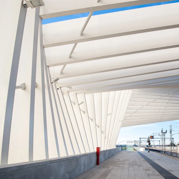 Mediopadana yüksek hızlı tren istasyonu