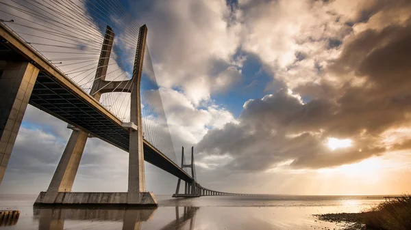 Vasco da Gama Bridge over de rivier de Taag — Stockfoto