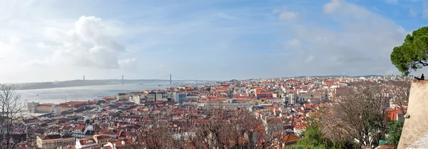 Panoramic view of Lisbon city and Tagus river — Stock Photo, Image