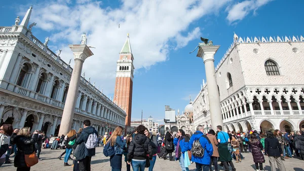 Toeristen in San Marco plein — Stockfoto