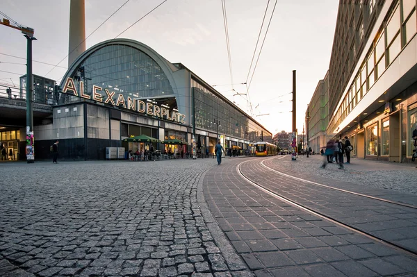 Πλατεία Alexanderplatz σούρουπο. — Φωτογραφία Αρχείου