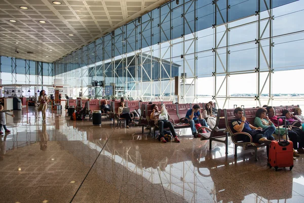 Waiting room inside El Prat International Airport. — Stock Photo, Image