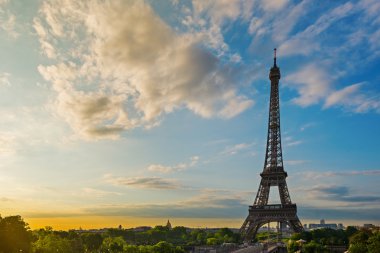 Güneş ışığı, Eyfel Kulesi.