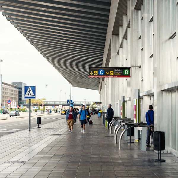 Zewnątrz międzynarodowe lotnisko El Prat. — Zdjęcie stockowe