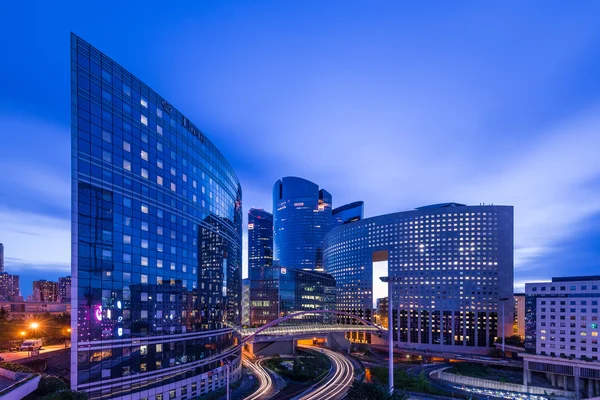 Natt syn på La Defense quaetier — Stockfoto