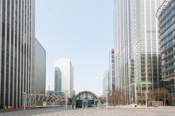 Entrada de la estación de Canary Wharf . — Foto de Stock