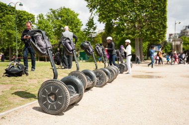 Eiffel Tower yakınındaki şehir gelen turist