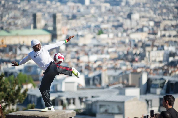 Fantastica performance con la palla di Iya Traore — Foto Stock