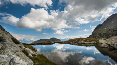 Dağ göl manzara Alpleri'nde