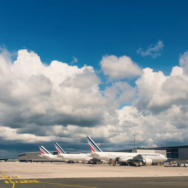 Powietrza Francja odrzutowych samolotów na lotnisku Charles de Gaulle. — Zdjęcie stockowe