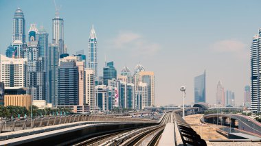 Jumeirah Lakes Tower metro istasyonu.