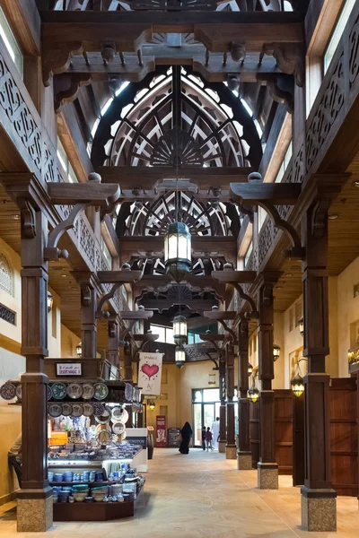 Vista interior del zoco Madinat Jumeirah . — Foto de Stock