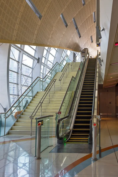 Jumeirah Lakes Tower metro station — Stock Photo, Image