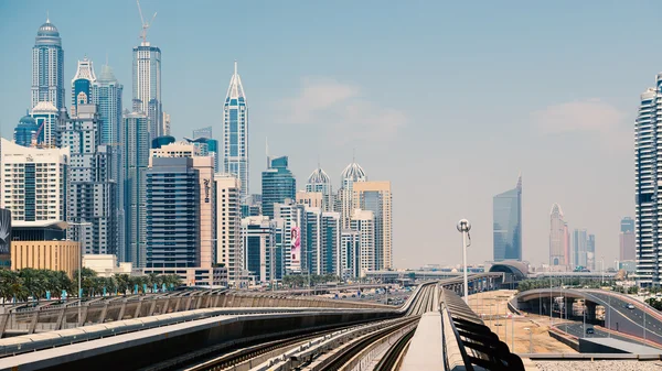 Stația de metrou Jumeirah Lakes Tower . — Fotografie, imagine de stoc