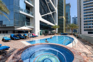 Yüzme Havuzu Indigo Kulesi.