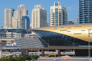 Jumeirah Lakes Tower metro istasyonu.