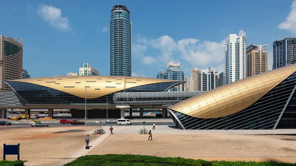 Jumeirah Lakes Tower metro station. — Stock Photo, Image